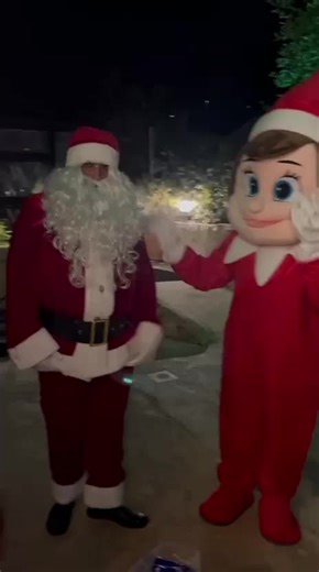 ‏Christmas Bloopers 💃🤣 #santa #elf #papanoel #bloopers #funny