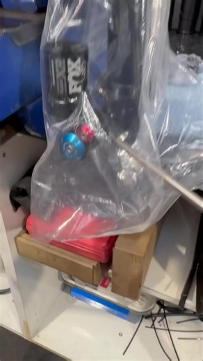 Ragged your Suspension all Summer? Is it feeling a little off? Squelchy? Something not quite right? Well, it could be ready to do this then 💥 Now’s the time to give it some TLC 👌🏻 Workshop lead times are not as far away as they are in summer so if you need something done relatively quickly we can get that sorted for you 🙌🏻 Give us a call ☎️ Drop us an email 📧 or just come in in person 😎 @ohlinsracingmtb @obsidiancomponents @fast.suspension @mrpbike @volcom @volcommtb @bansheebikes @extrem