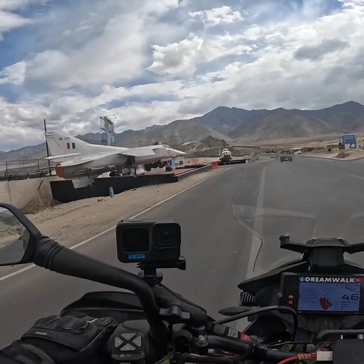 Plane দেখো Helicopter দেখো 😍 | Dream Walk