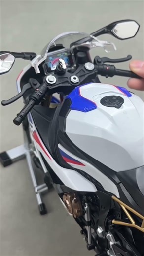 The Details are INSANE! 🏍️BMW S1000RR 1:6 Diecast Masterpiece Review