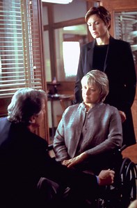 Law & Order: Special Victims Unit - Greed (S03E20) (2002) | ČSFD.cz