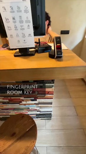 Fingerprint hotel room keys are so convinient! #hostel #travel #backpacking 7242996597821328666cc | Jack the Back