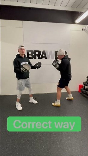 Boxing Education | How to hold mitts 🥊