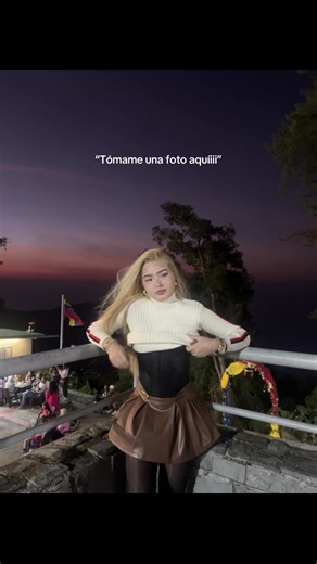 Venezuelan Girls Captured in Unique Moments