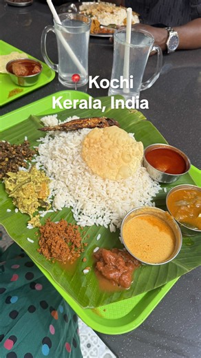 Postcards from Kochi, India. Banana leaf meal, masala dosa and humid heat. A colourful place for me to discover fantastic South Indian recipes! #kochi #kerala #masaladosa #southindianfood #bananaleafmeal