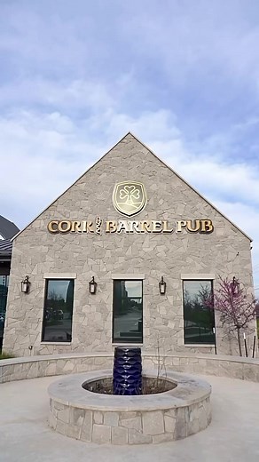 ☘️🥨 Cork & Barrel is where Irish meets Texas fare! This kitchen microbrewery will give you an authentic Irish pub experience with Texas modernism! Make St. Patrick’s Day plans to visit here! #GoRoundRock #EatRoundRock #RoundRockTexas #RoundRockTX #RoundRock #DowntownRoundRock #RoundRockEats #RoundRockFoodie #AustinTexas #AustinTX | Go Round Rock