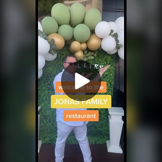Welcome to Nellie’s Southern Kitchen 💛 #JonasBrothers #KevinJonas #JoeJonas #NickJonas #FrankieJonas #Restaurant #Eats #Foodie