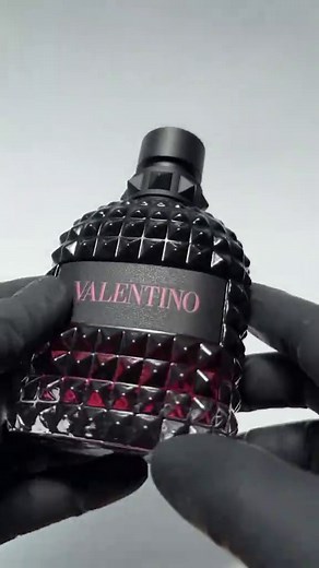 Valentino Born in Roma Intense: A Fragrance Review