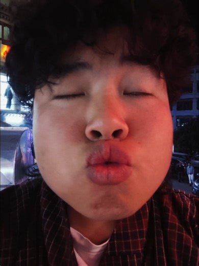 when we see a beautiful girl, we get like that, the song ausa ausa is automatically coming bottom of our heart ❤@Nampay @Tshe Ring _ Sam Drup and camra man@Zyarky THANK YOU🙏