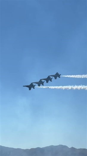 Blue Angels crushing the practice performance