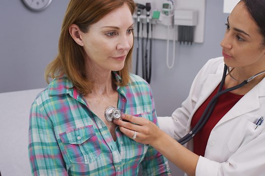 Souffle au cœur : symptômes, c'est quoi, est-ce grave ?