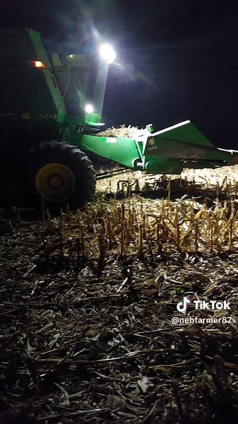 Corn harvest 23' #sidehill #9500 #johndeere #dekalb