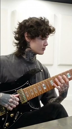 Tim Henson • ‪@Polyphia‬“Reverie”