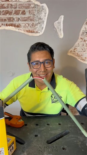 Cómo hacer un cople de tubería o manguera corrugada en instalación eléctrica ⚡️ con cable Indiana #tip #hack #electrico #doméstico | Tino mantenimiento