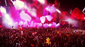 'Arcade' é nome desta track, uma collab entre Dimitri Vegas and Like Mike e W&W. Foi tocada ontem por David Guetta e Ummet Ozcan. Poderia ser considera facilmente #ANTHEM desta edição da #tomorrowland. | DropDaily