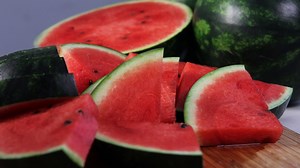 Wann ist eine Wassermelone reif? : So erkennen Sie eine gute Wassermelone