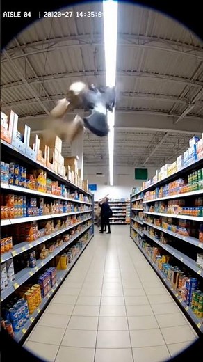 CCTV Caught a Bird Causing Chaos in a Store 🐦💥 (You Won’t Believe This Footage!