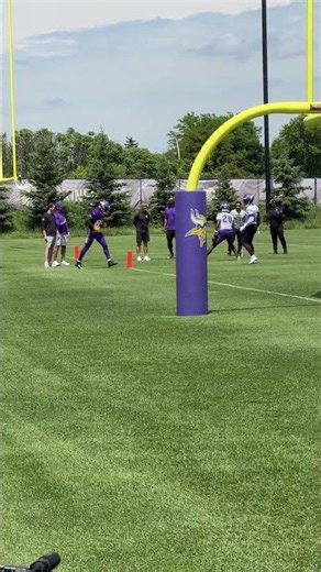 Charles Demmings with the pass break up 🔥