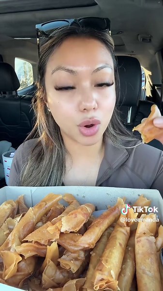 Turon (Filipino Caramelized Banana Rolls) from Pampanga’s Bakery in Artesia 🍌🔥😮‍💨 these are SOOO ADDICTING! #turon #filipinofood #pampangasbakery #friedbanana #asiandessert