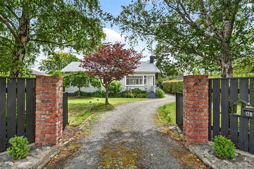 Easy to Love 📍 128 Renall Street, Masterton 🛏️ 3 🛀 1 🚗 1 📱 Damien Pivac: 64 274 374 822 | Lisa Cumming: 64 27 857 5944 | Damien Pivac - Real Estate, Wairarapa