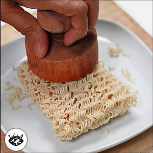 1.5M views · 10K reactions | New Crispy Snack made with Instant Noodles and basic ingredients. Perfect for home-parties or when you crave something special. You'll love it! :) | Papa Mummy Kitchen | Facebook