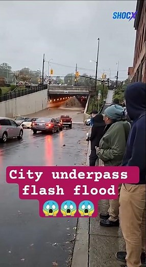 Unexpected flash flood in city underpass — Cars trapped as water rises fast 🌧️🚗
