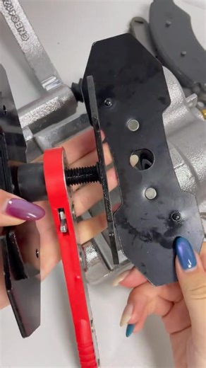 Reset your brake calipers and pistons with ease using our brake caliper press! 🚗💥 designed for single, dual, and quad-piston calipers, this tool ensures even force distribution and smooth operation. perfect for car, truck, and commercial vehicles!🔧🛠️ | Slightlyto