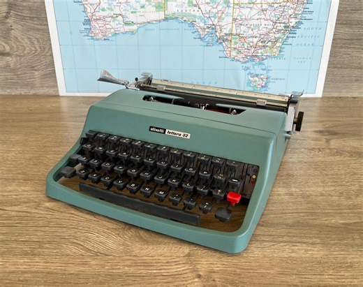 Vintage Olivetti Lettera 32 Typewriter   Case. Excellent Working Condition! Serviced, Cleaned & Tested. FREE DELIVERY! - Etsy