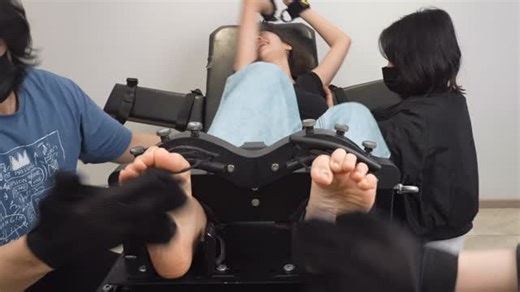 @ttdwtickling on Instagram: "Chinese girl tickling preview #tickle #ticklish #tickledfeet #挠脚心"