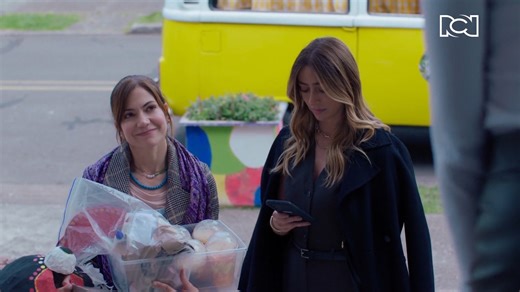 Lucía, Tania y Silvia se encuentran para visitar a Mónica, quien se encuentra lidiando con la rebeldía de Milagros y con un viaje que no piensa realizar a Miami. 😱 #LasDeSiempre | Canal RCN