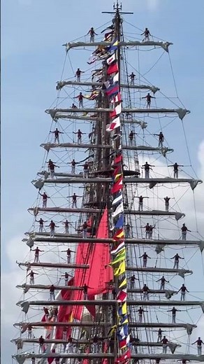 BAP Unión enters harbor with stunning crew formation in Amsterdam, Netherlands