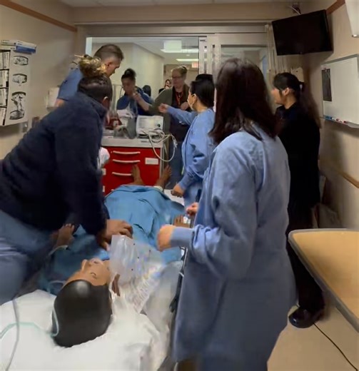 👀 This isn’t a real emergency… …but the skills ABSOLUTELY are. 🚑 Mock codes help our teams practice critical thinking, teamwork, and rapid response—so when real life happens, we’re ready. 💥 Training today = safer care tomorrow! #MockCode #SimLife #PracticeMakesPrepared #HealthcareTraining #SameDaySurgery #PatientFirst #HealthcareEducation #ReelTraining #BehindTheScenes #HennepinSimulation #HennepinHealthcare #LoveWhatYouDo #HereForLife #HennepinSimCenter #InterdisciplinarySimulationAndEducati