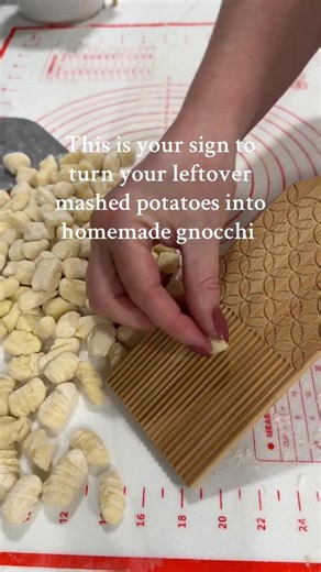 Turn your leftover mashed potatoes into homemade gnocchi! This is such a fun way to use up some of those leftover mashed potatoes from Thanksgiving, and I promise, it’s easier than it seems! I used: • 1 cup leftover mashed potatoes • 1 egg yolk • 1/2 cup flour* For the sauce: • 2-3 tbsp butter • fresh sage • Parmesan cheese for topping *you may need a little more or less flour depending on how dry your potatoes are. Start with less and add more in 1 tbsp increments as needed. #WhatsDaniDishing #