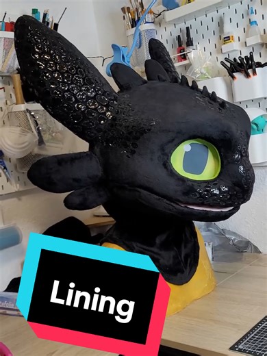 Adding Lining to the Toothless Head: A Crafting Guide