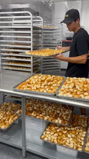 Fall cravings? We got you. Hot Box Pretzels are serving up cozy vibes with a special fall deal: ✅ 25% OFF sitewide (no code needed) 🎁 PLUS a FREE Bag with every purchase Warm up with our seasonal snack lineup: 🍎 Cinnamon Apple Spice 🎃 Pumpkin Spice 🧀 Queso 🧇 Maple Waffle Skip the mall crowds — enjoy bold flavors and snack happiness delivered straight to your door. 🍂 Grab yours now and make fall snacking unforgettable! | Hotboxpretzels