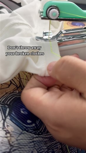 Portable Mini Handheld Sewing Machine for Beginners