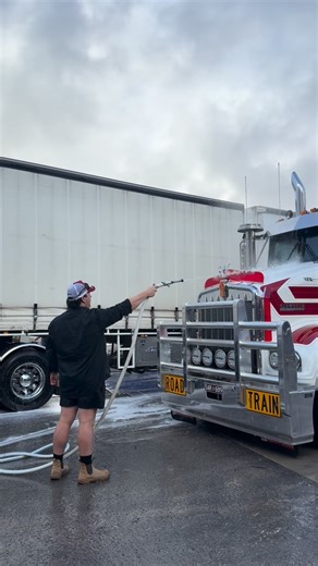 Nitschke Chaff & Co 🌾 on Instagram: "New captain of the ship? 👨🏼‍✈️ Nitschke Chaff & Freight driver, Jayden, hung up the keys last week to shift into a more business focused role in the office. 📚 With this change setting into place came the biggest question of all, who would hold the keys to the Legend? 🔑 It was clear this morning that Jayden didn’t want to let “his” truck roll out the yard without him behind the wheel, but he made sure it left extra shiny for the new captain ✨ Bon voyage &