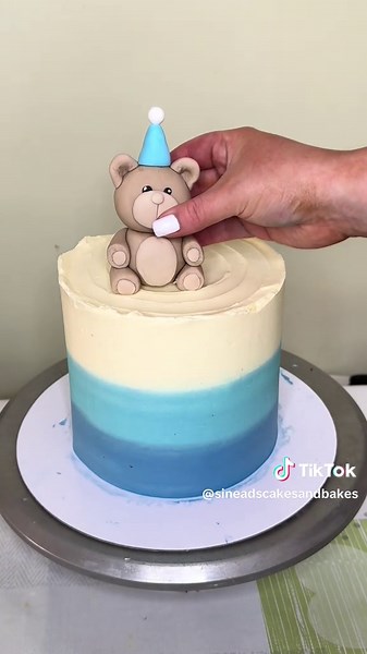 Simple Ombre Cake Design for Beginners