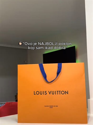 Naruči torbicu u opisu profila #louisvuitton