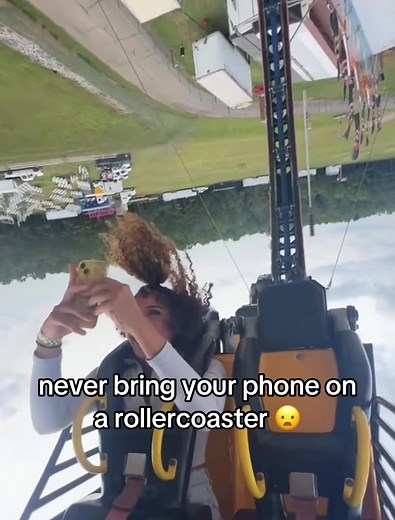 Phone Flies Off Rollercoaster - Hilarious Fail!