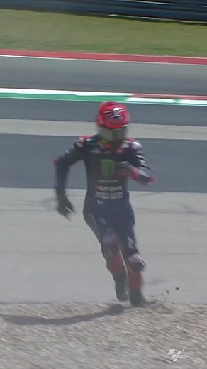 It's incredible how quickly the riders can recover after what they would call 'a small crash'! 🤯 #AmericasGP #MotoGP #FabioQuartararo #FQ20 #SportsOnTikTok