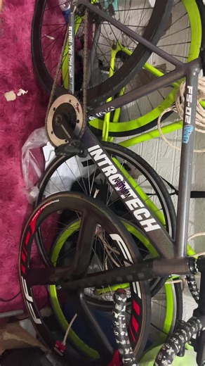 Exploring Crew SKIDSOUL's Fixed Gear BMX Techniques