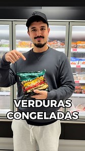 APROVECHA LAS VERDURAS CONGELADAS❄️ ✅ En apenas 20 minutos tienes una cena sabrosa, equilibrada y rápida gracias a la Airfryer Surface de @moulinex_es , que cocina todo de manera uniforme gracias a su diseño de superficie ancha. 💥 Y ojo, con el código CARLOSRIOS15 tienes un 15% de descuento en toda la web de Moulinex. (Link en stories). 📝Ingredientes (2 porciones): 1 lomo de salmón Verduras a la parrilla de Mercadona 1 boniato grande 📝Procedimiento: Para el salmón, colócalo en papel vegetal y