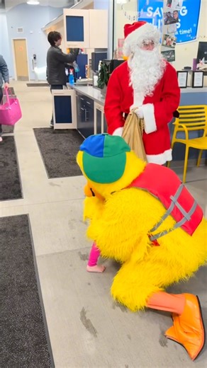 Weekend fun made extra magical! Santa stopped by the Swim School, and Stewie the Duck joined in on all the smiles, splashes, and holiday cheer! Thank you to all our families for making it such a special weekend—we loved celebrating with you ❤️✨ #stewietheduckswimschool #norwalkct #stewleonards #learntoswim #watersafety | Stewie The Duck | Facebook