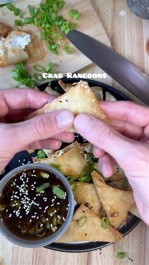 The EASIEST Crispy Crab Rangoon 🦀 with Sweet Chili Soy Dip #asmr #recipe