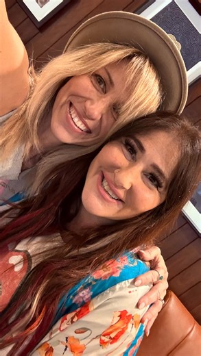Debbie Gibson | Look who I found in Nashville 😉 I’m so thrilled I got to hand deliver Tiffany my life story 📕 that she is woven throughout ☺️ Yup!!!... | Instagram