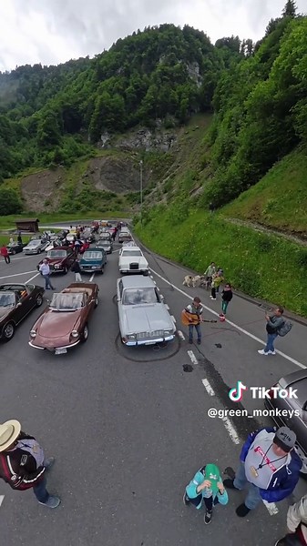 Oldtimer und Modellbahn: Ein nostalgisches Erlebnis