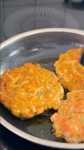 These Salmon Burgers Are SO Easy! 🍔🐟 #salmonburger #salmonrecipe #olgastable