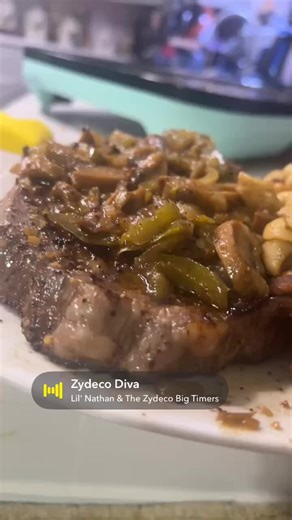 What we cooked tonight #drunkfood #cooking #yummy #trending #goodcooking #louisiana #fyp #foodie #cookingwithrobinandpat #steak