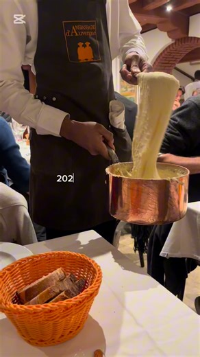 ʏᴜᴋᴇᴍᴜʀɪ ⌇心ときめく大人旅 on Instagram: "正直、ヨーロッパって 「どこ行ってもご飯美味しい」 と思ってました🍽️ でも実際に回ってみると、 当たり外れ、かなりあります。 今回は 実際に行って食べた正直な感想を ランキング形式でまとめました✍️ ご飯って、 景色や観光よりも 旅の満足度に直結するなと実感しています。 もちろん好みは分かれるし、 お店選びでも変わるけど、 これからヨーロッパ旅行を考えている方の 参考になれば嬉しいです✈️ 次は、 「正直ノープランだときつかった街」 についても話します🇬🇧"